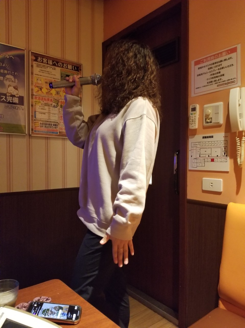 エミリとリア凸カラオケ🎤