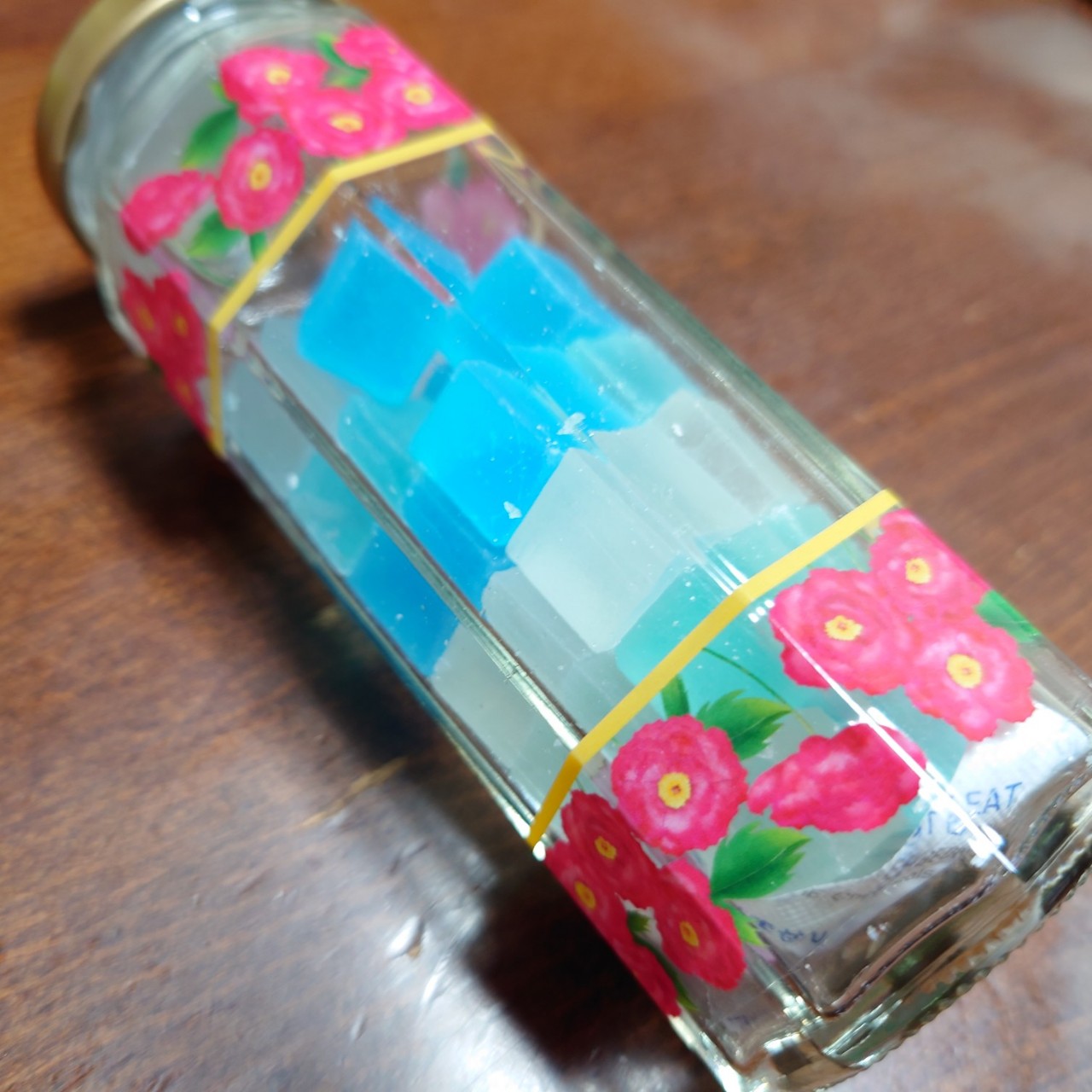 琥珀糖を食べる音