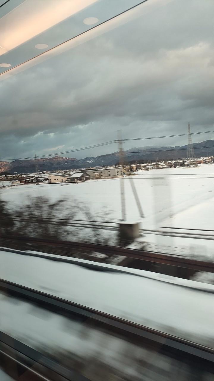 少し喋ったりギタったりします、