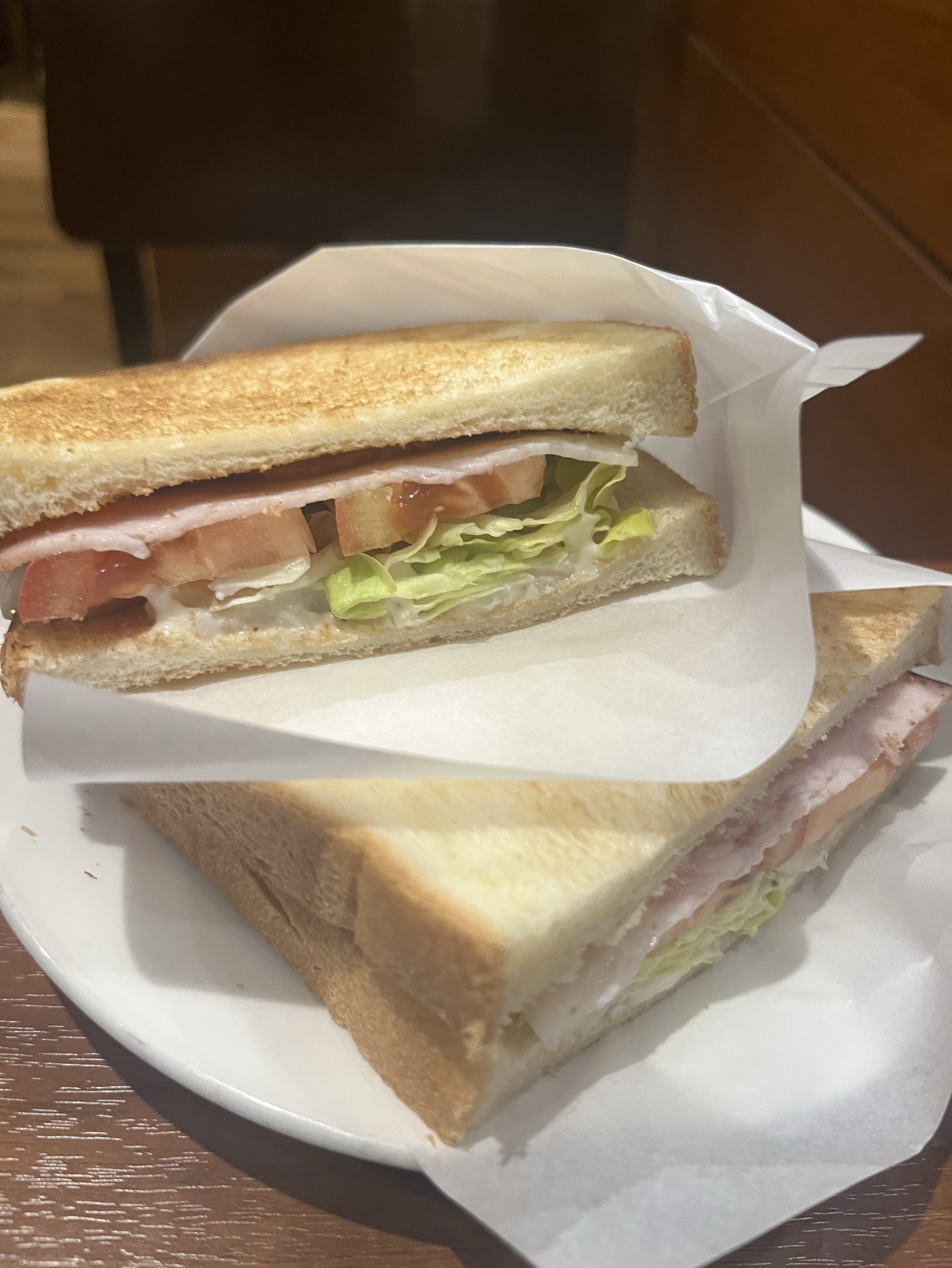 DJちゃたはランチ中