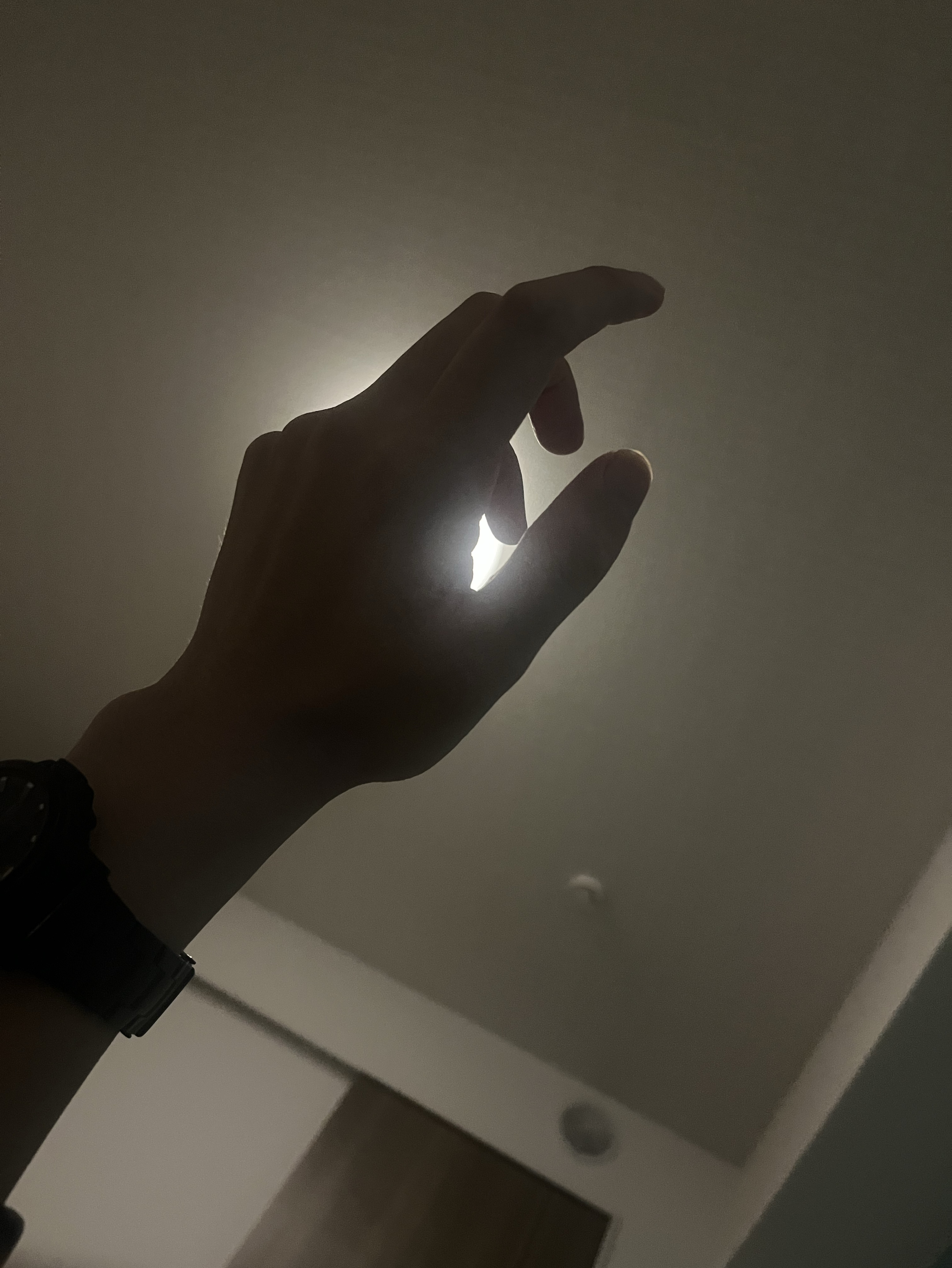 くそ！落ち着け俺の左手！