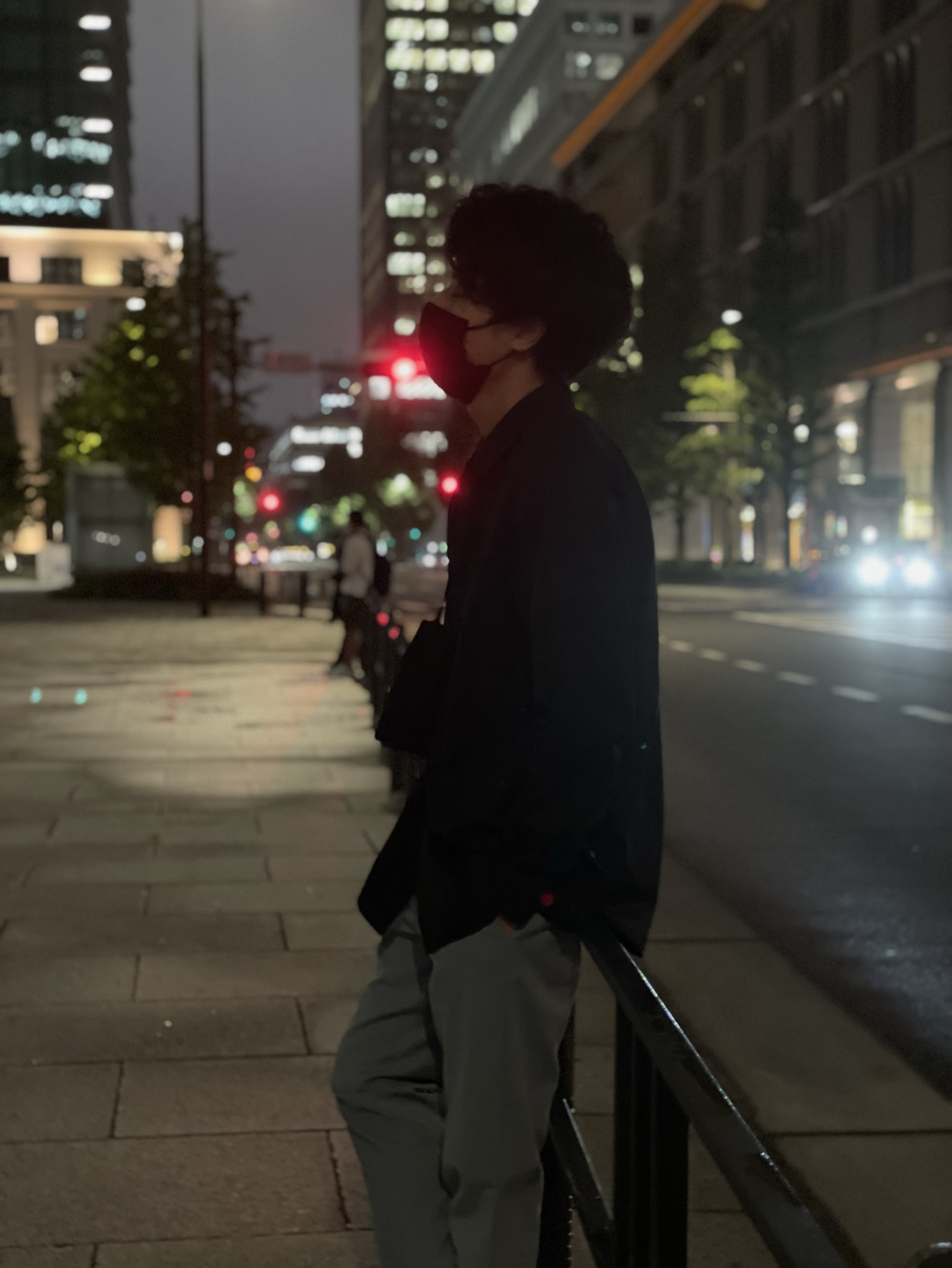 低音。誰かいません。