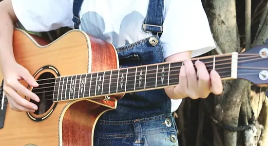 お酒飲みながら弾き語り