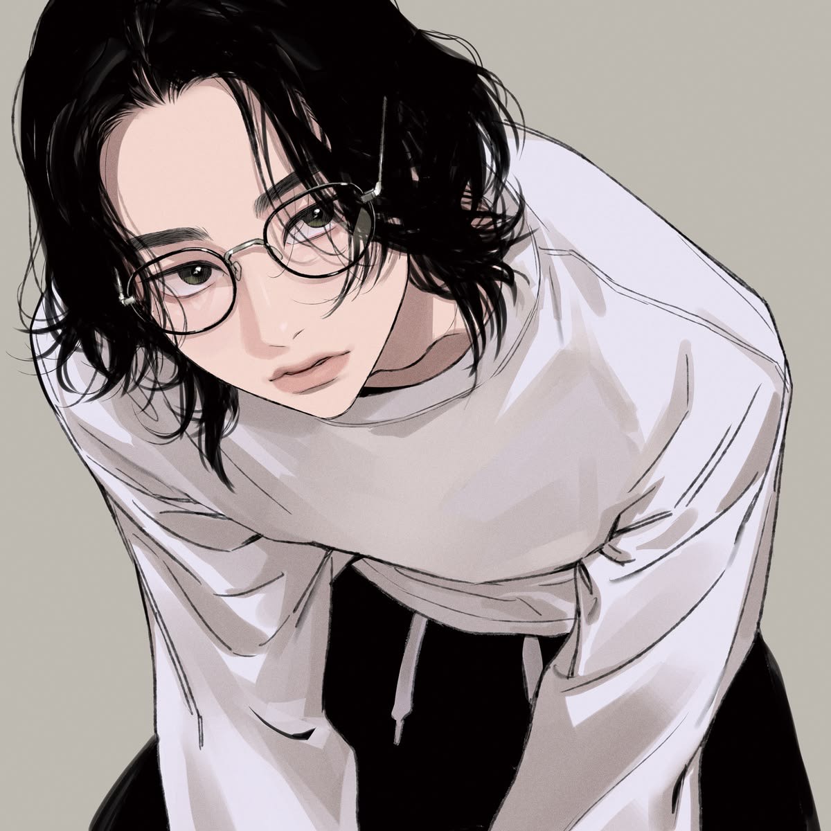 低く落ち着いてます