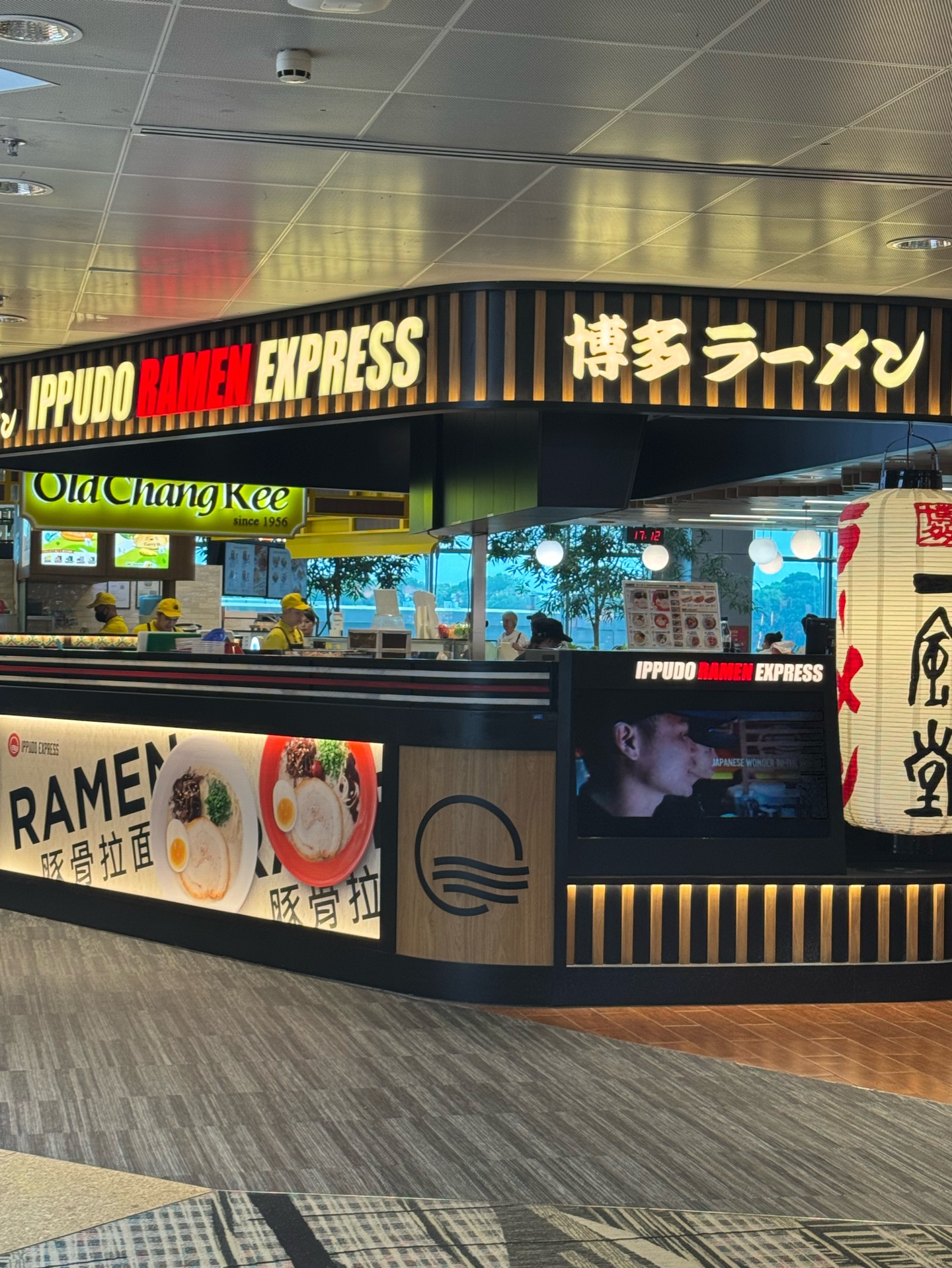 日本の皆さん、はろはろはろー