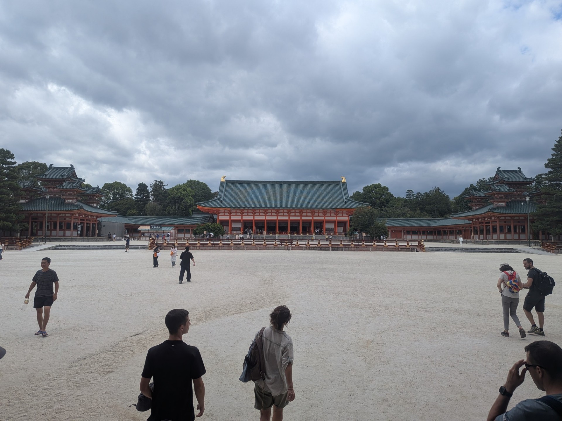 京都旅行中+トーリス200人！(残98)