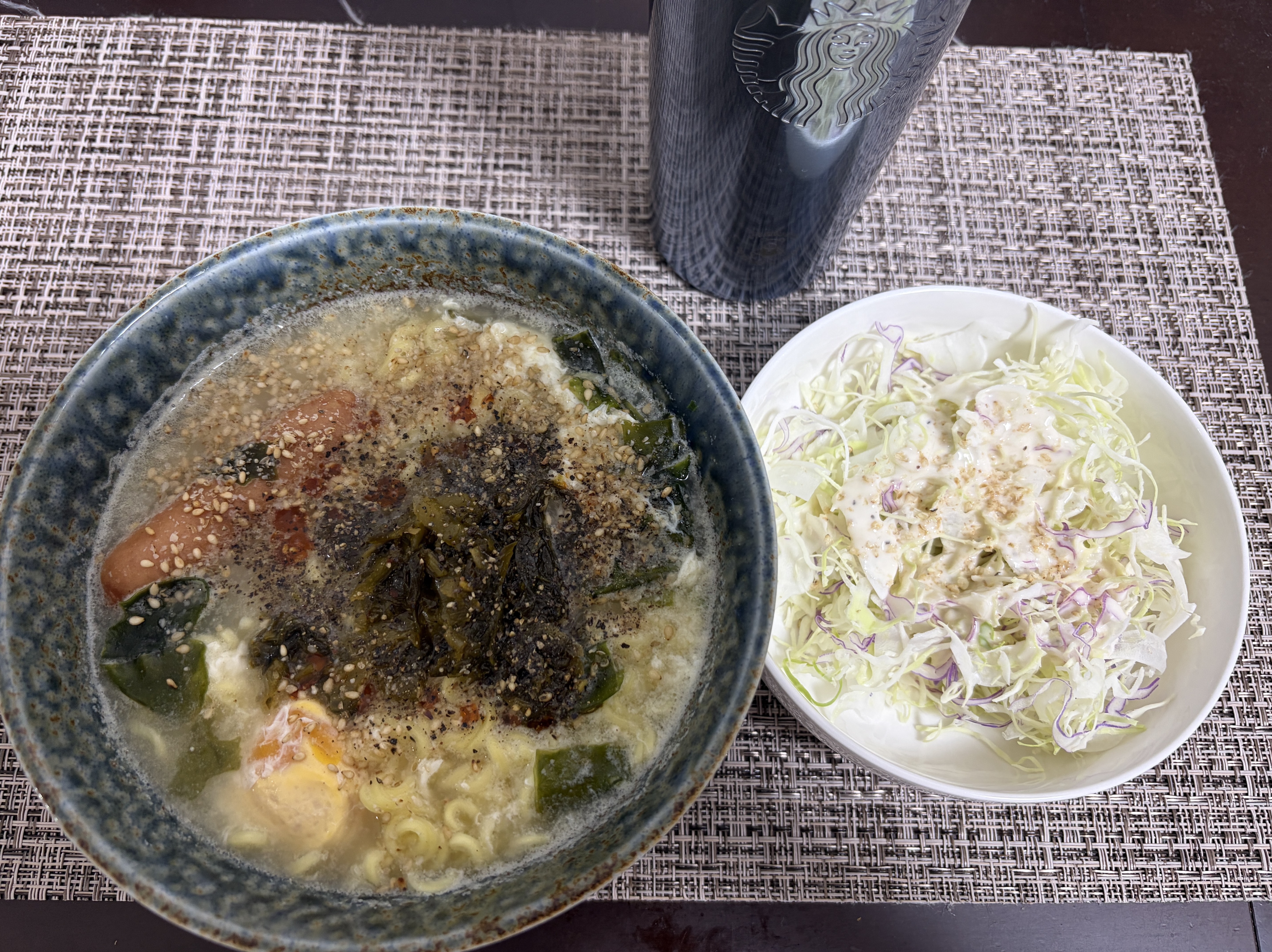 ちょい早いけど、お昼ご飯にしよう
