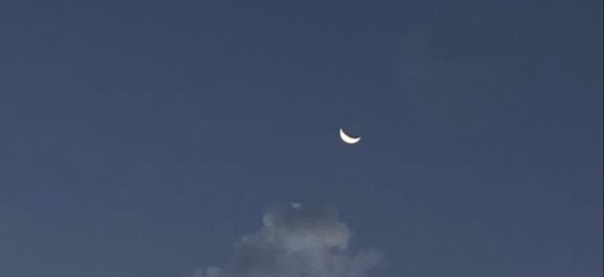 ⟢