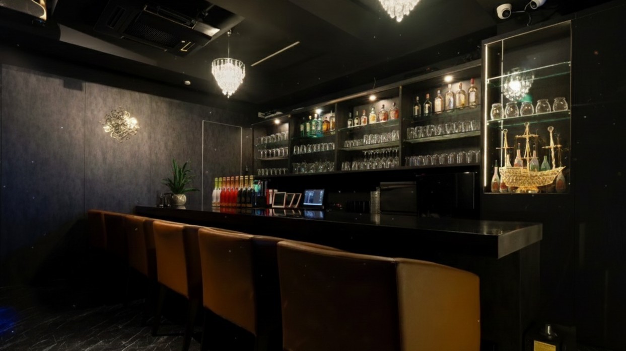 小梅︎︎│心斎橋のバーテン🍸