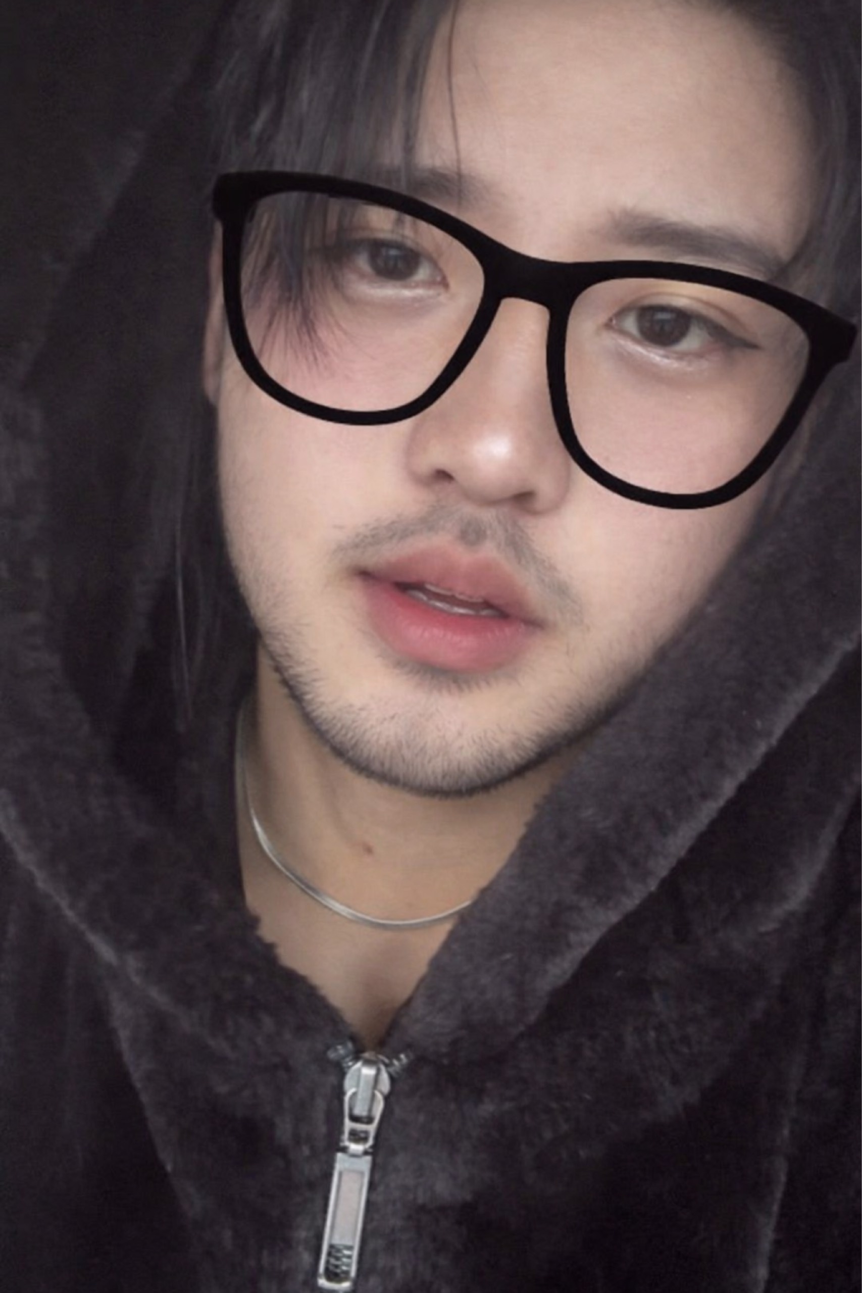 ᑫᑌᗴᗴᑎ