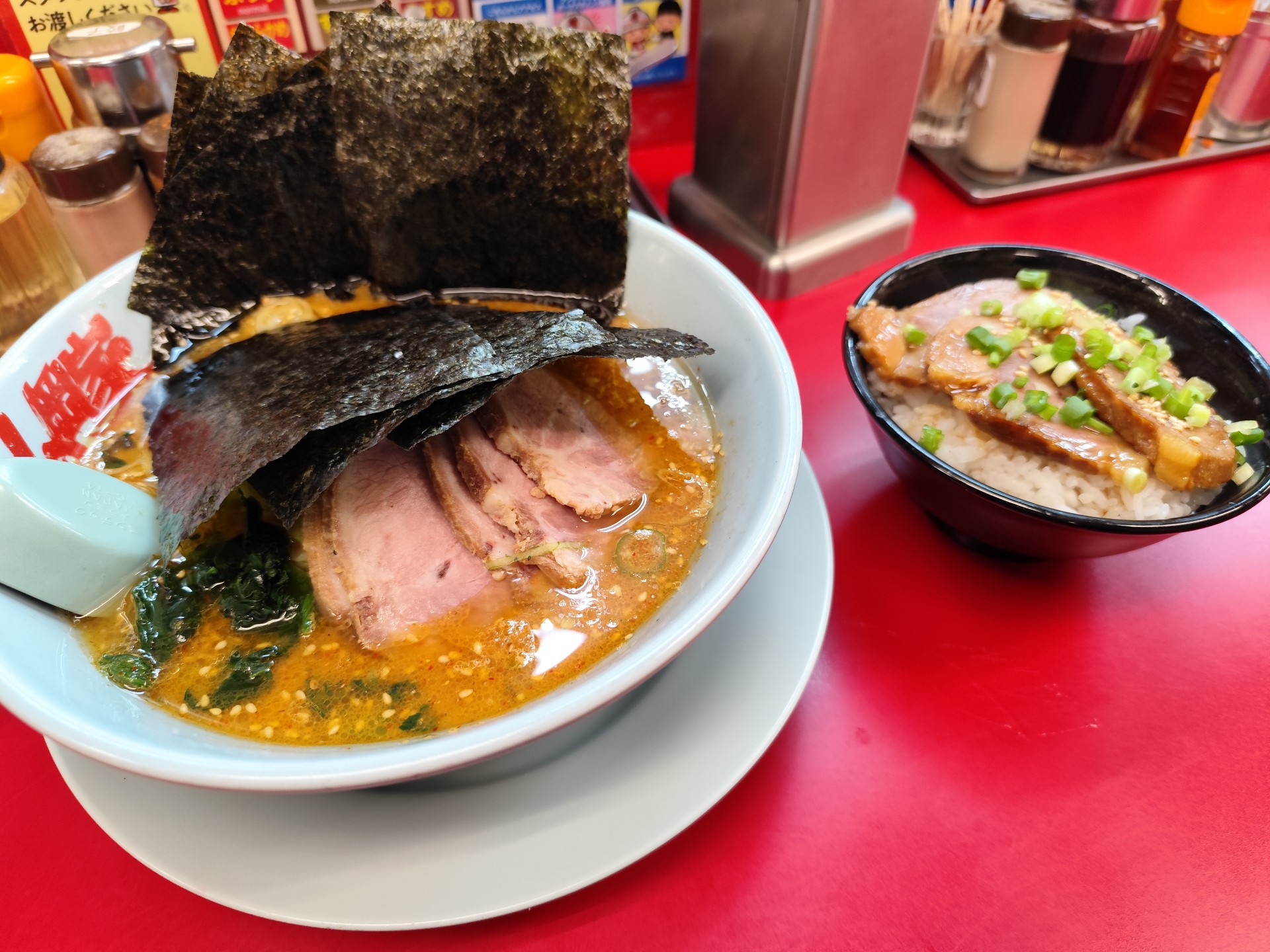 (_·@*゜偽執事。